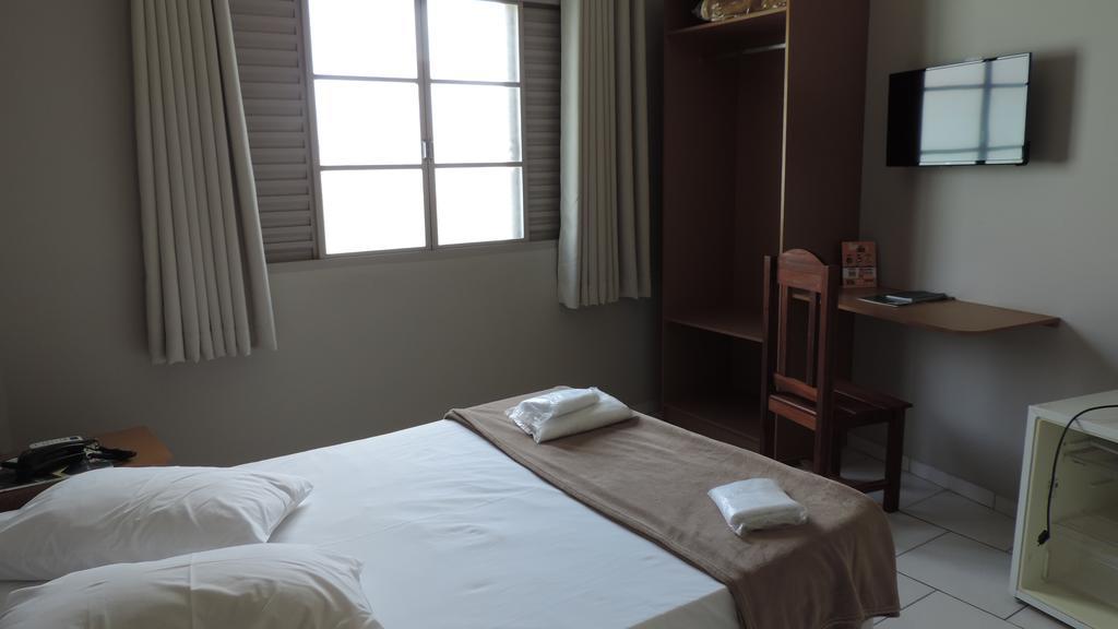 Presidente Hotel Passos Esterno foto